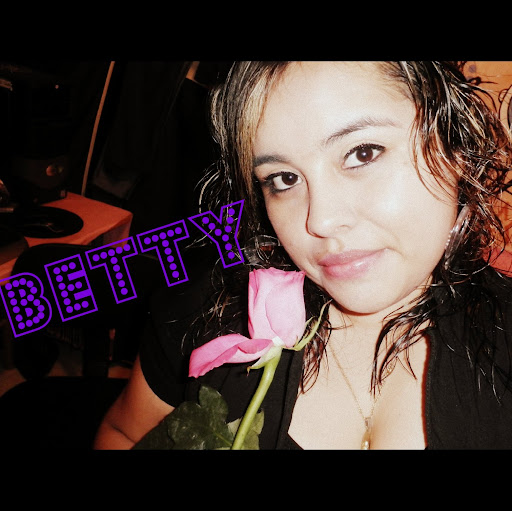 Betty Tapia Photo 19